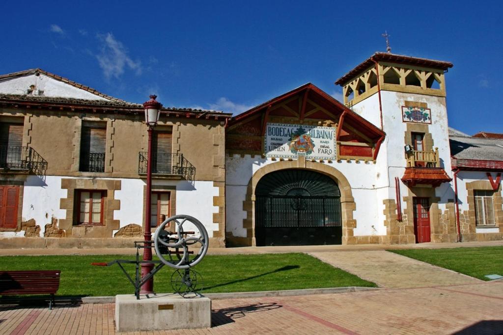 En El Corazon Del Barrio De La Estacion Villa Харо Екстериор снимка